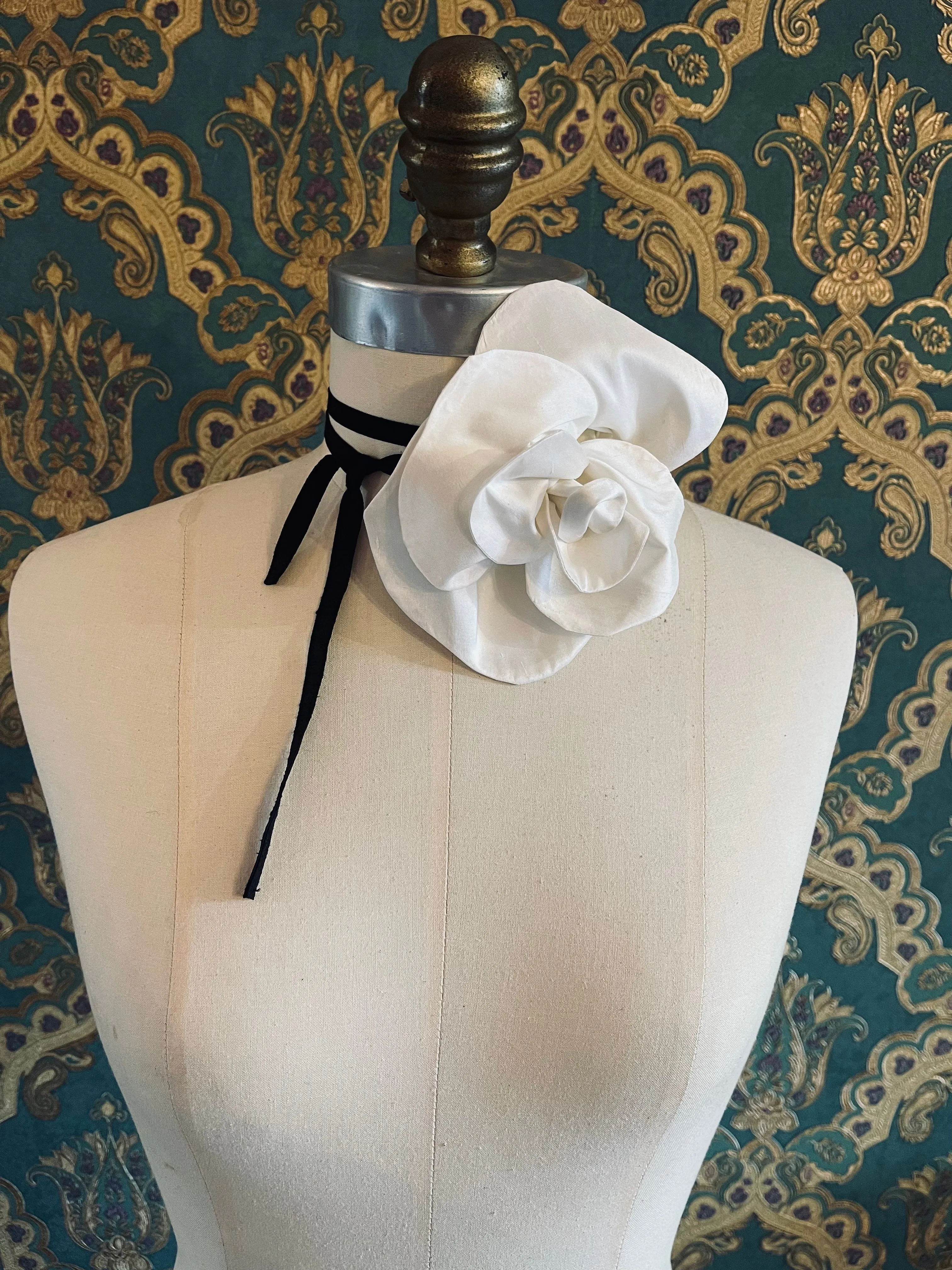 Bellucci Silk-Flower Choker - small