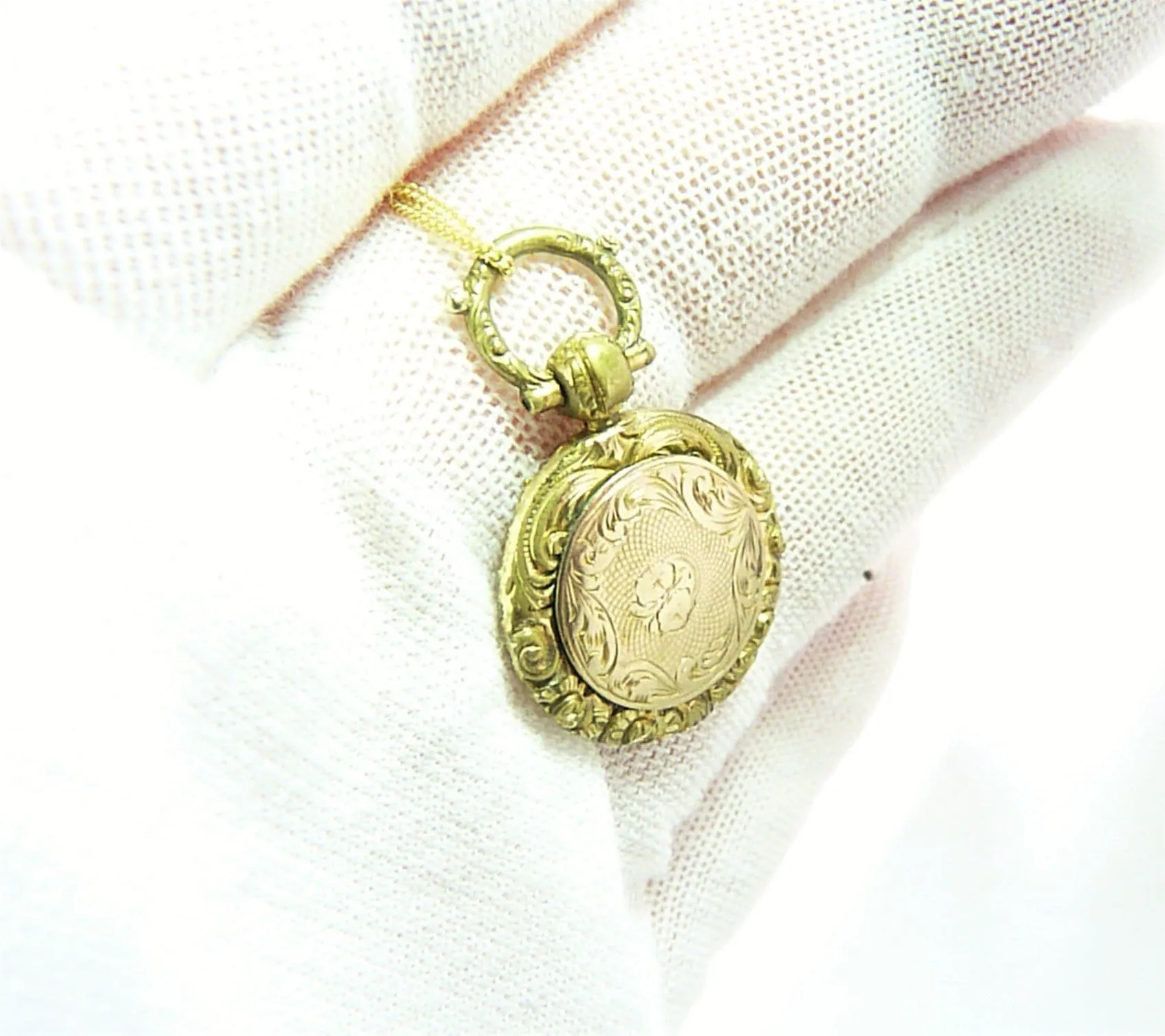 Georgian Pinchbeck Locket With 20 Inch Necklace