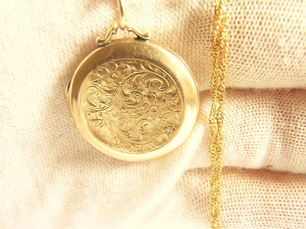 Solid Gold Antique Photograph Locket 1907 Edwardian Hallmarked Gold Pendant With Chain