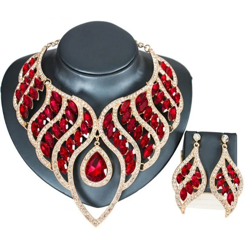 Women Luxury Fashion Waterdrop Crystal Necklace Earrings Set